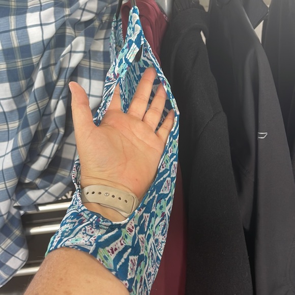 Barely worn shirt, open arms, sheer/light - Picture 2 of 2